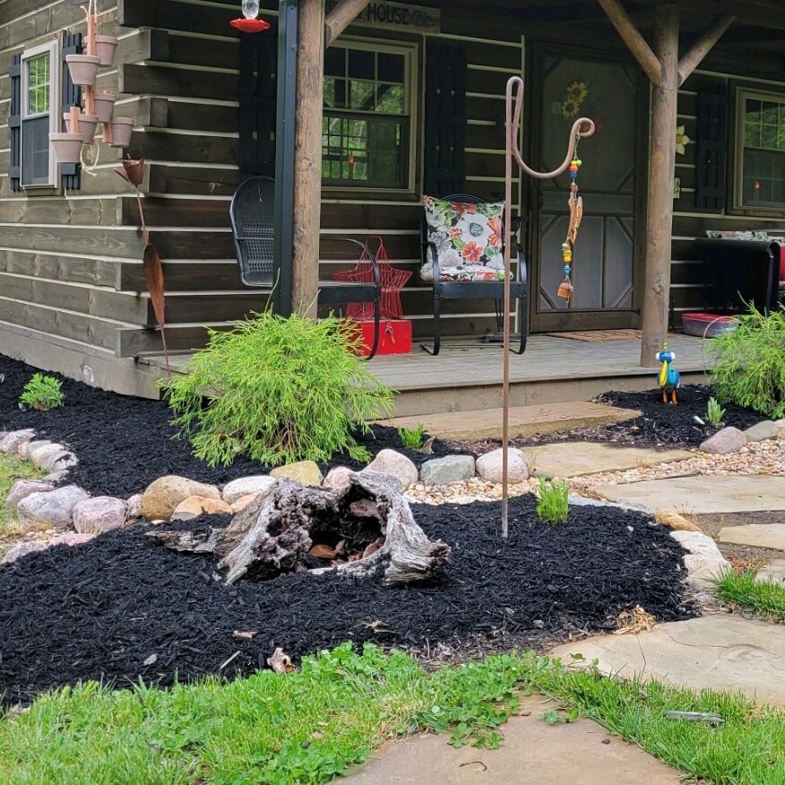 Dyed Red Mulch – Northside Services LLC